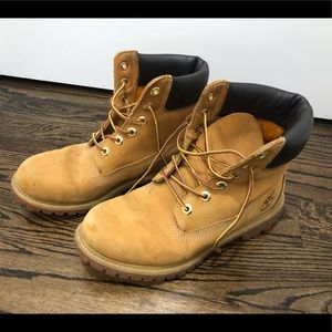 Women’s Classic Timerland Boots 🥾 Size 8M